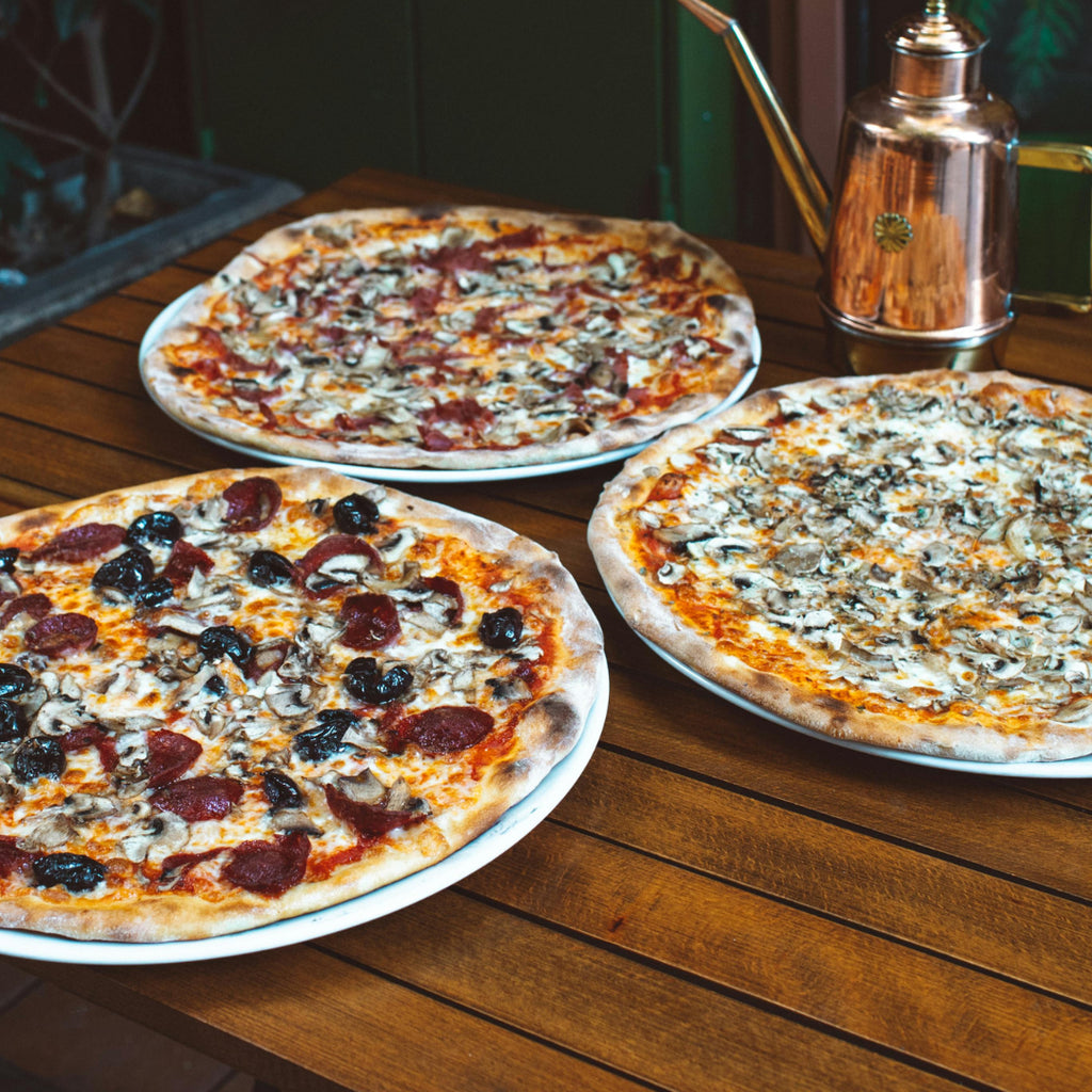 Pizza obținute într-o șarjă la cuptorul modular pe lemne Mons Mellis
