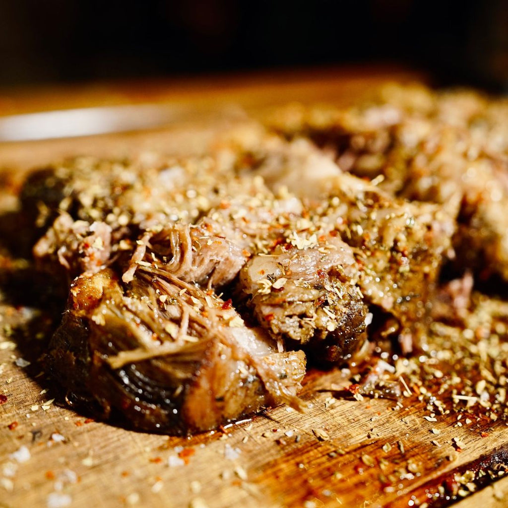 Pulled pork gătit la cuptorul pe lemne