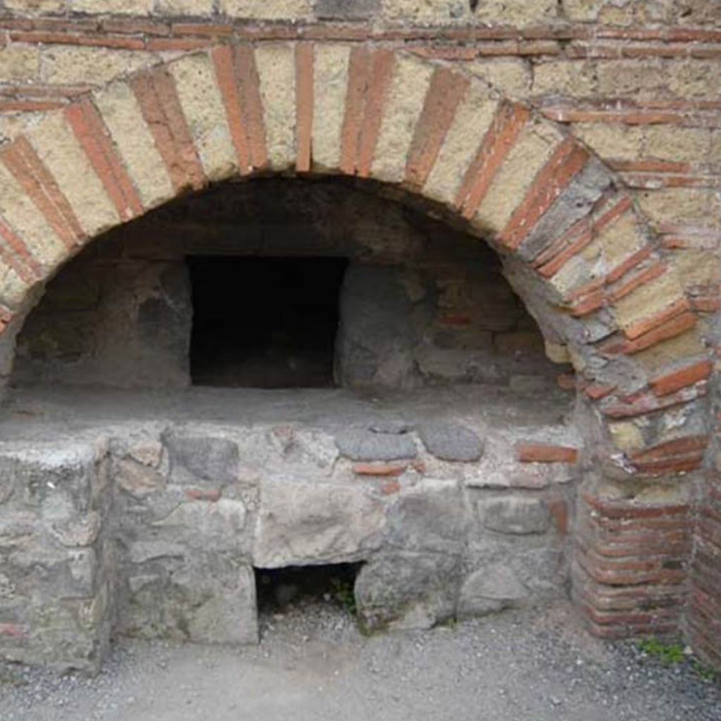 Cuptor antic pe lemne